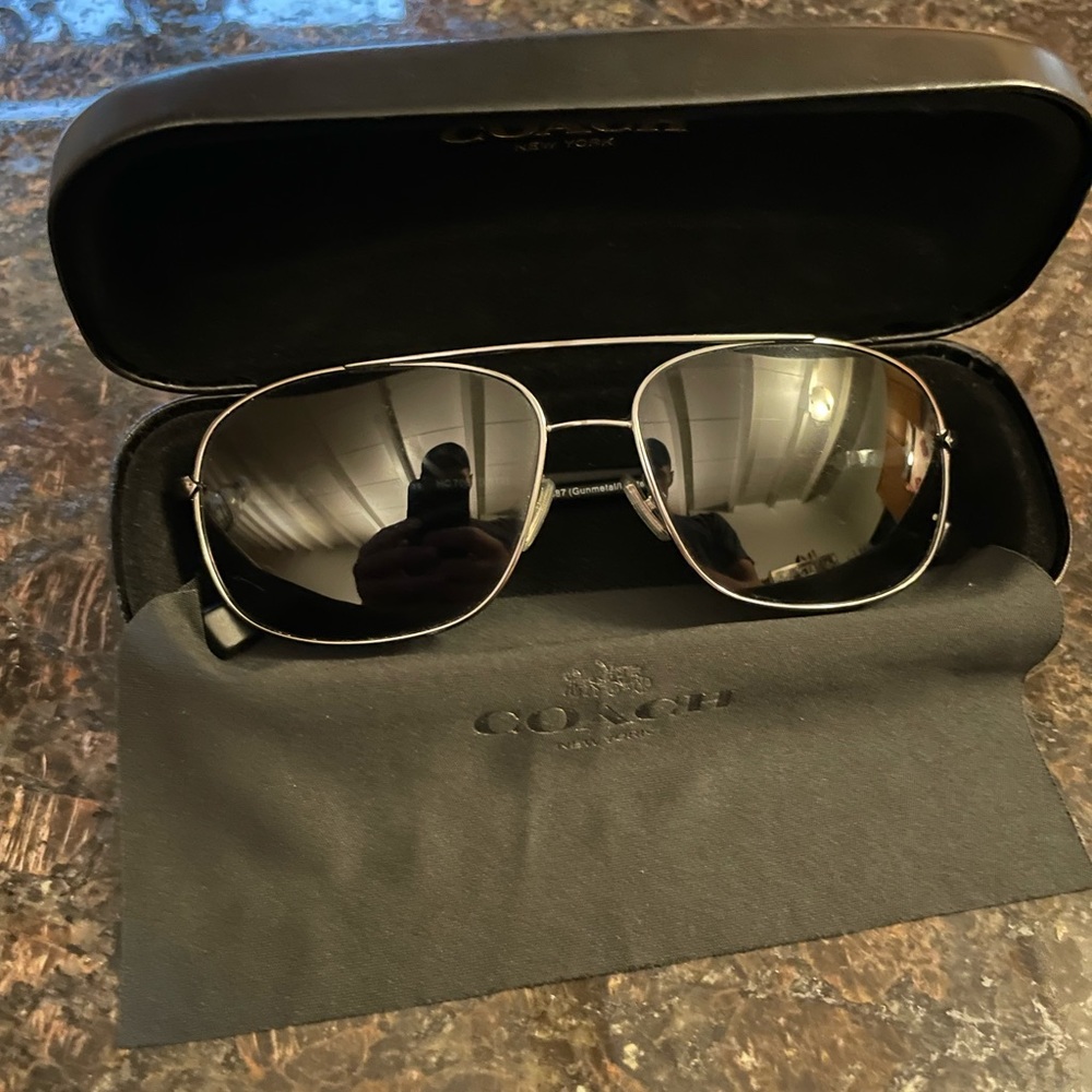 Coach sunglasses like new!!